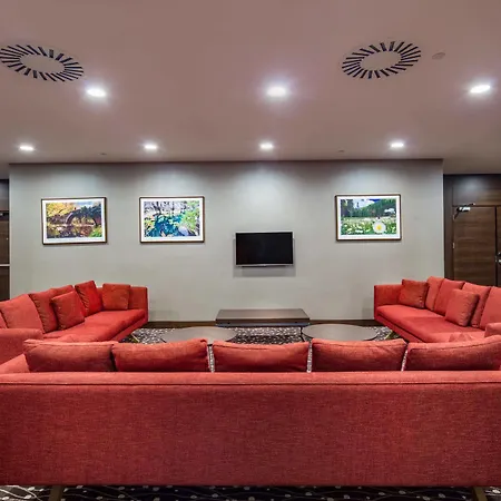 Hilton Garden 4*